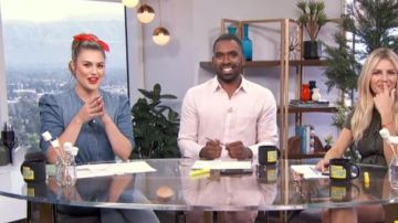 Frame Blue Denim Shirt worn by Carissa Loethen Culiner on E! News AUGUST 21, 2019