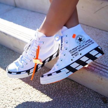Les sneakers converses Off-White x de Carla Moreau sur le compte Instagram de @carlamoreau