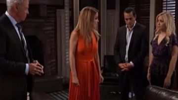 Vestido naranja de Karen Millen usado por Olivia Falconeri (Lisa LoCicero) visto en el Hospital General 19 de agosto de 2019