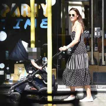 Ray Ban Icônes 53mm Rétro Lunettes de soleil portées par Pippa Middleton à Londres le 22 août 2019