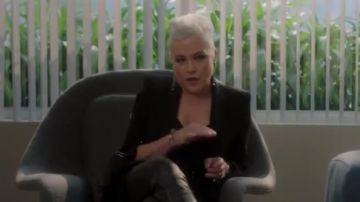 Alexander McQueen Blazer Noir porté par Christine Elise (Christine Elise McCarthy) dans BH90210 (S01)