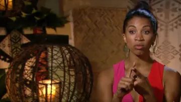 Pendientes Circle Drop usados por (Katie Morton) en Bachelor in Paradise (S06E6)
