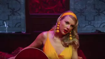 Jaune bandeau porté par Taylor Swift Taylor Swift - Amant