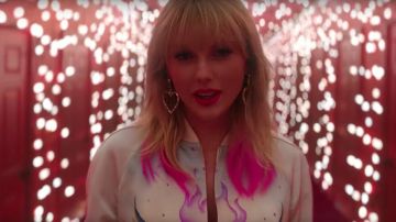 Heart Earrings of Taylor Swift in Taylor Swift - Lover (Music Video)