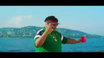 La visière Gucci de Naza dans le clip Naza feat. Dj Leska - Vodka