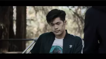 La veste noire Adidas porté par Zach Dempsey (Ross Butler) dans la série 13 Reasons Why (s03e02)