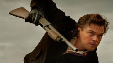 Le blouson Harrington porté par Rick Dalton (Leonardo DiCaprio) dans le film Once Upon a Time… in Hollywood