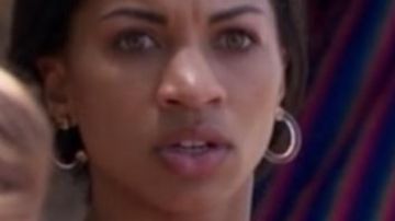 Hoop boucles d'oreilles portées par Katie Morton en Bachelor dans le Paradis (S06)