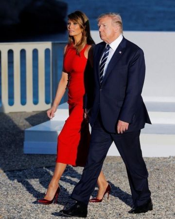 Alexander McQueen Lust Drape Vestido Midi usado por Melania Trump Cumbre G7 en Francia 25 de agosto de 2019