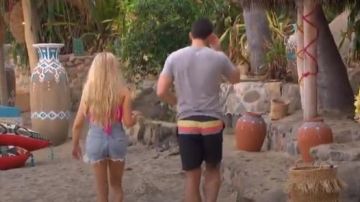 Old Navy Printed Swim Trunks usado por (Derek Peth) en Bachelor in Paradise (S06E4)