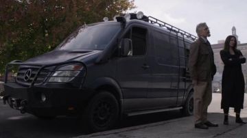 2011 Mercedes Benz Sprinter conducido por el Dr. Hank Pym (Michael Douglas) en Ant-Man and the Wasp