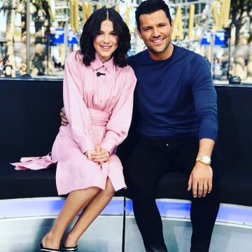 The dress pale pink with long sleeves and ruched waist worn by Millie Bobby Brown on the account Instagram of @milliebobbybrown