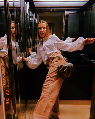 The Gucci bag Ophidia worn by Millie Bobby Brown on the account Instagram of @milliebobbybrown