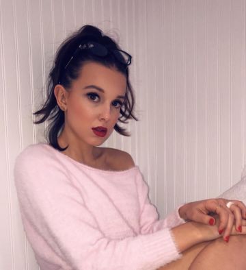 The sweater pale pink as worn by Millie Bobby Brown on the account Instagram of @milliebobbybrown