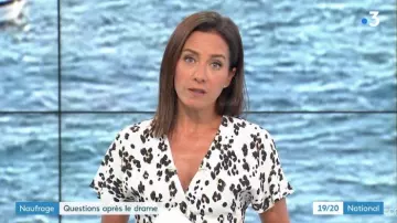 The short dress is curved animal motif of Virna Sacchi in 19/20