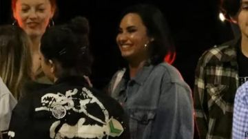 Bleu Denim Veste portée par Demi Lovato sur TMZ en Direct le 24 juillet 2019