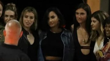 Haut noir porté par Demi Lovato sur TMZ en Direct le 24 juillet 2019