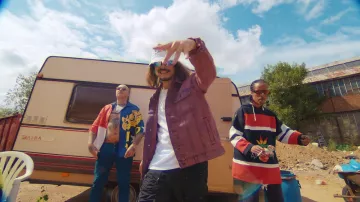 La camiseta morada que lleva Lorenzo en el clip Lorenzo - Nique la BAC (prod. El Poto Rico)