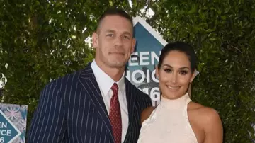 Cravate rouge porté par John Cena sur TMZ en Direct le 31 juillet 2019
