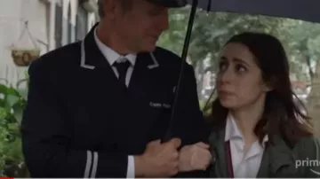 Camisa blanca usada por Maggie (Cristin Milioti) en Modern Love Temporada 1 Episodio 1