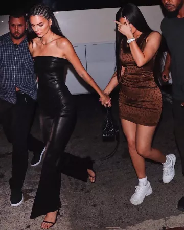 Jennifer Fisher Link Chain Necklace worn by Kendall Jenner The Nice Guy La August 23, 2019