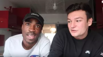 T-Shirt Black Long Sleeve carried by Anthonin in LOVE, GLORY, AND EXCESS: SCANDAL (EPISODE 5)