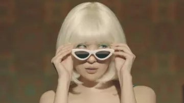 The wig of Sunmi in the clip Sunmi(선미) - Lalalay(날라리)