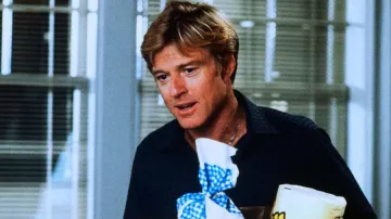 Pijama de franela azul oscuro usado por Tom Logan (Robert Redford) en Legal Eagles