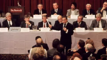 El Hotel Roosevelt visitado por Gordon Gekko (Michael Douglas) en Wall Street