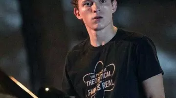 "The Physics Is Theoretical" T-shirt of Peter Parker (Tom Holland) in Spider-Man: Homecoming