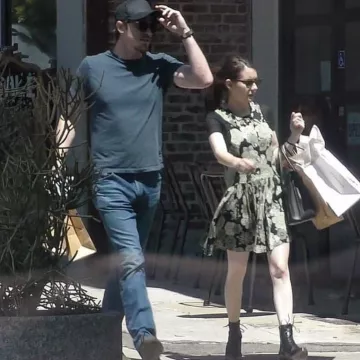 Garrett Leight X Clare V. Gafas de sol usadas por Emma Roberts con Garrett Hedlund 26 de agosto de 2019