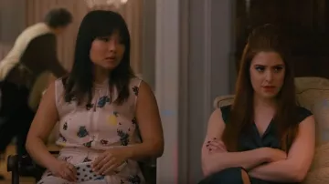 Megan en Satin Noir, un Chemisier porté par Maggie (Seana Kofoed) dans American Princess (S01)