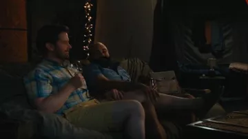 Bleu et Jaune Vérifié Shirts portés par Brian Dooley (Rory O'Malley) dans American Princess (S01)