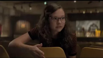 Camiseta de algodón a rayas roja y negra usada por Zoe Margaret Colletti en SCARY STORIES Bande Annonce VF # 2 (Film d'Horreur, 2019) NOUVELLE