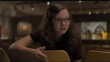 Camiseta de algodón a rayas roja y negra usada por Zoe Margaret Colletti en SCARY STORIES Bande Annonce VF # 2 (Film d'Horreur, 2019) NOUVELLE