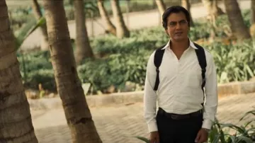 Camisas de manga larga Blanca usadas por Rafi (Nawazuddin Siddiqui) en Fotografía