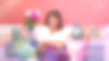 The printed skirt of Faustine Bollaert on It starts today