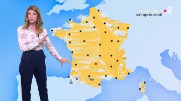 Camisa estampada de Chloé Nabedian en Météo de France 2