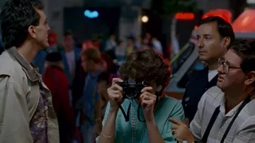 Yashica camera of Detective (Hank Azaria) in Pretty Woman