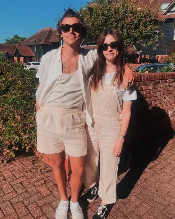 Vans Authentic Vrai Espadrilles Blanches portées par Harry Styles Gemma Styles Instagram le 25 août 2019