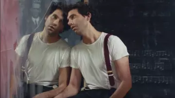 Jumper, Bordeaux-Red For men worn by Mika in MIKA - Tiny Love