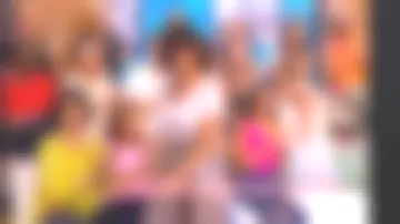 The full skirt gold-tone lamé of Faustine Bollaert in It starts today the 29.08.2019