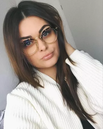 Glasses Cece shell Frenchmanel on the account Instagram of @frenchmanel
