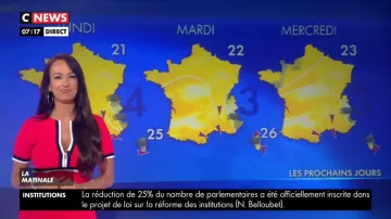 La robe rouge de Alexandra blanc dans la Météo de CNews