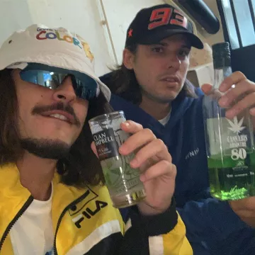 Yellow jacket Fila Racing of Lorenzo on his account Instagram @el_larrygarcia