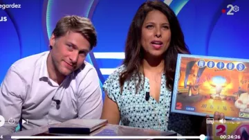 The top round turquoise (cut different), Myriam Seurat Motus