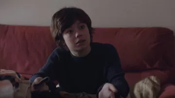 Noir Tricoté Col Haut Pull porté par Leonor (Anna Castillo) dans le Parcours d'une Mère de Chambre