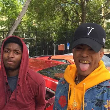 Yellow hoodie worn by XXXTentacion on the Instagram account of @xxtentcian