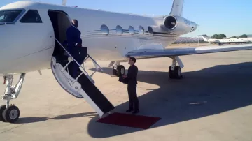 1992 Gulfstream IV private jet used by Charles (Nonso Anozie) in The Laundromat