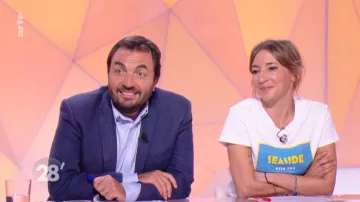 The T-shirt seaside Nadia Daam in 28 minutes of 28.08.2019